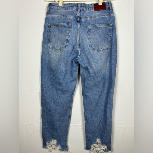Zara Jeans Distressed Light Blue Denim Crop- size 10 - Picture 4 of 8
